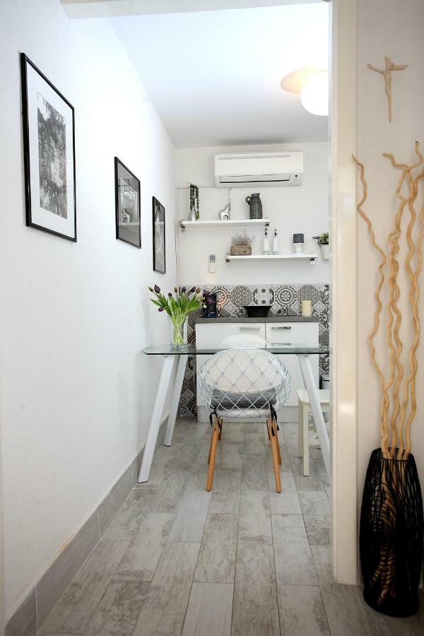 Charming Seaside Apartment Primošten Eksteriør bilde