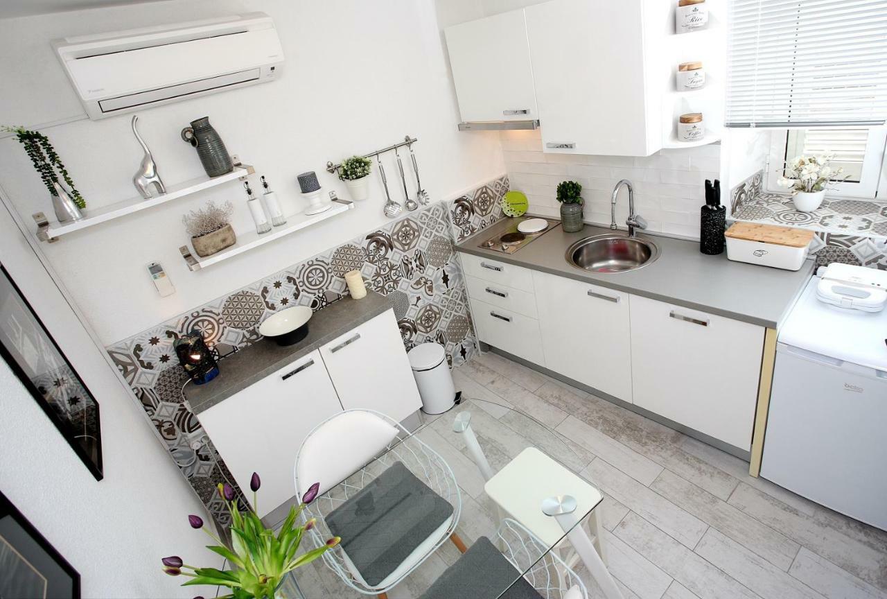 Charming Seaside Apartment Primošten Eksteriør bilde